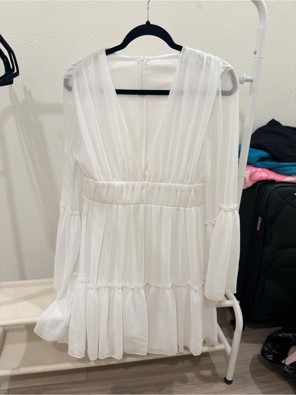 Women's White V-Neck Long Sleeve Ruffle Mini Dress